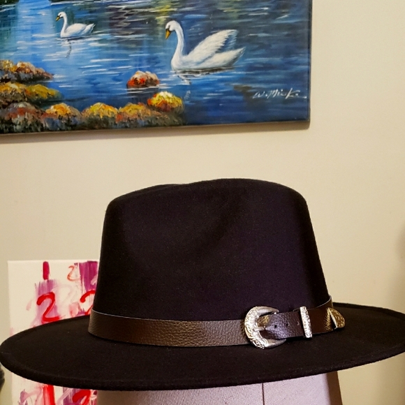 Black Classic Hat - Picture 1 of 5